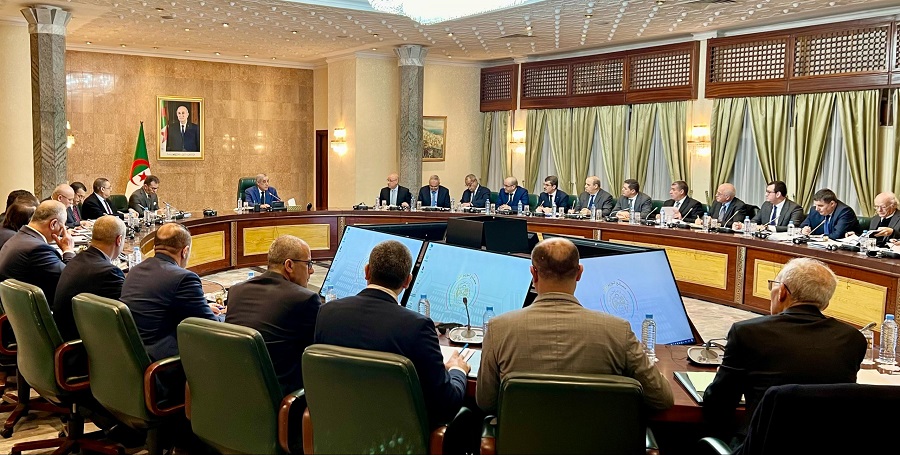 الوزير الأول يترأس اجتماعا للمجلس الوطني الاستشاري لترقية الصادرات