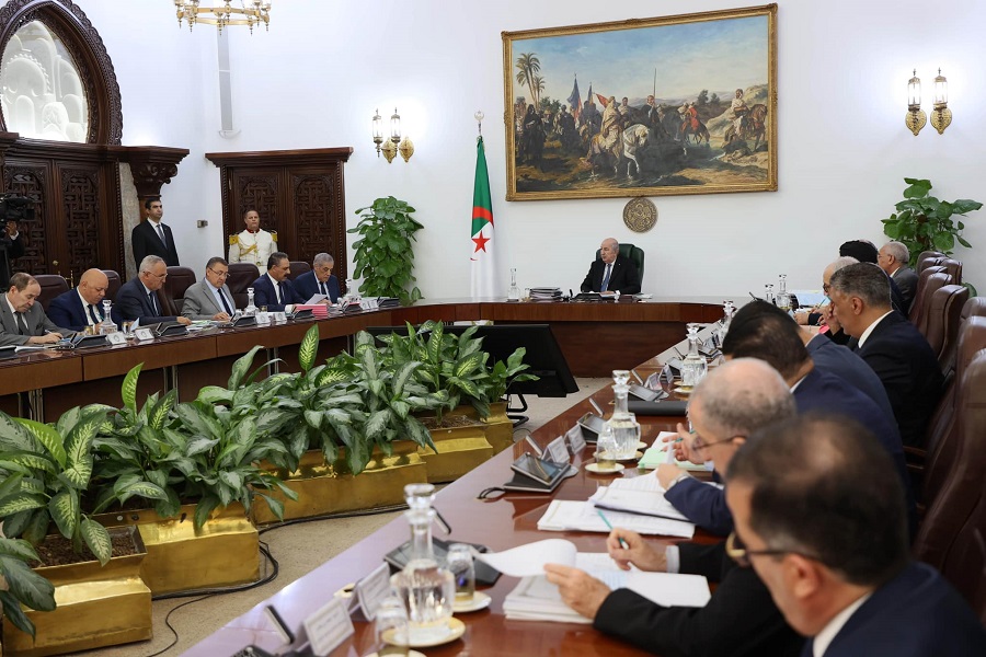 رئيس الجمهورية مجلس الوزراء