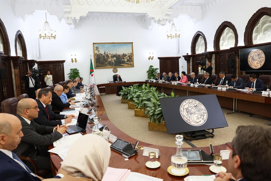 رئيس الجمهورية مجلس الوزراء