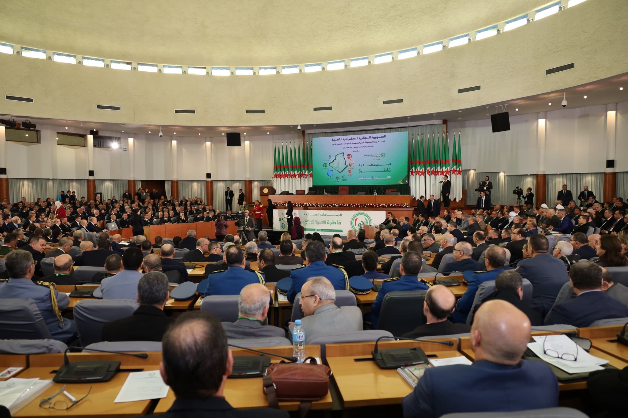 لقاء الحكومة مع الولاة