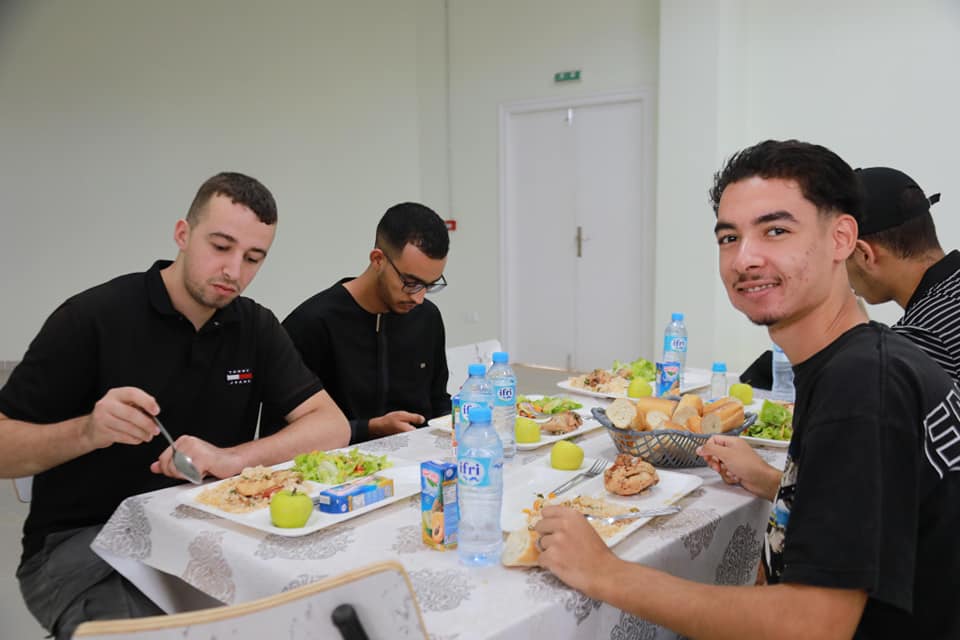 وزير التعليم العالي والبحث العلمي كمال بداري مطعم جامعي