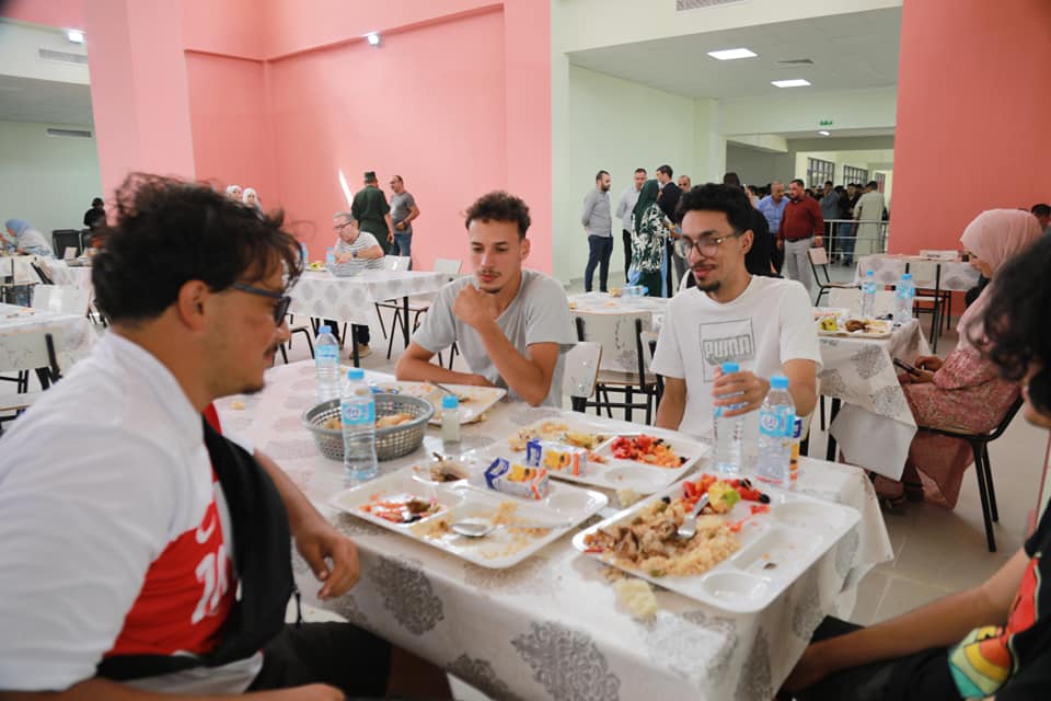 وزير التعليم العالي والبحث العلمي كمال بداري مطعم جامعي