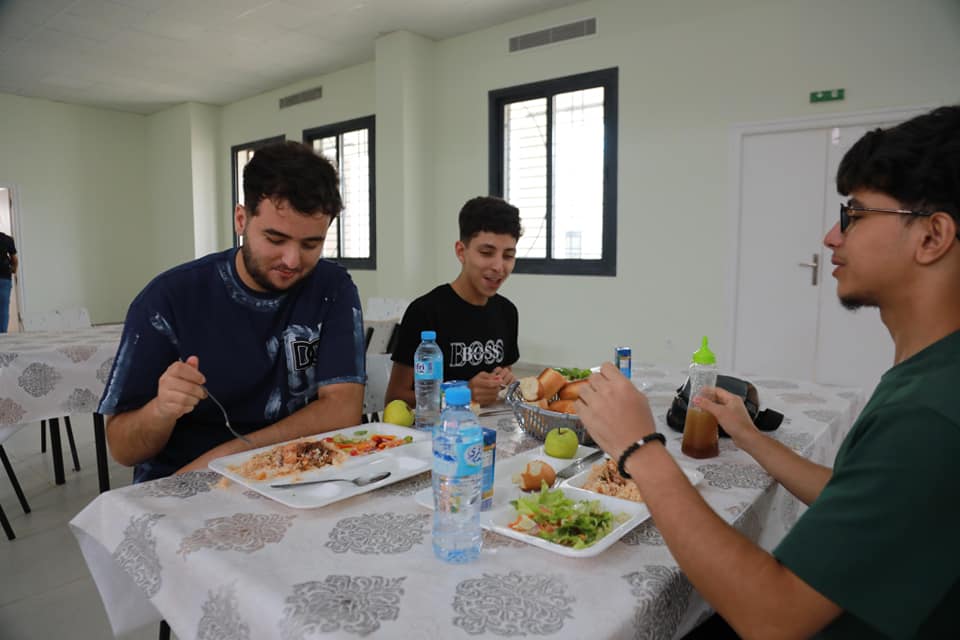 وزير التعليم العالي والبحث العلمي كمال بداري مطعم جامعي