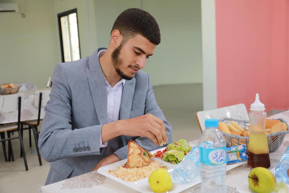 وزير التعليم العالي والبحث العلمي كمال بداري مطعم جامعي