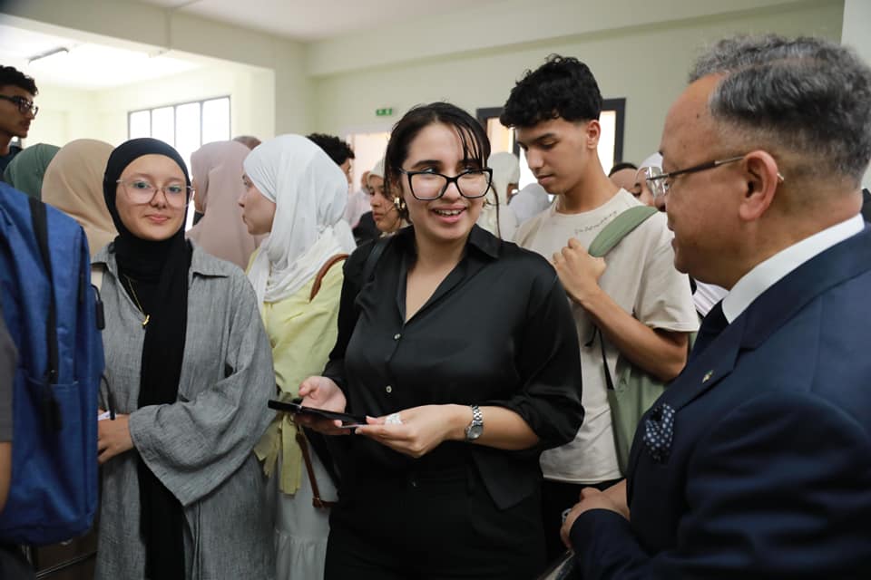 وزير التعليم العالي والبحث العلمي كمال بداري مطعم جامعي