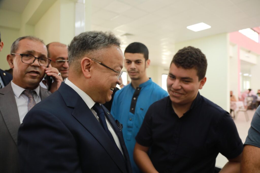 وزير التعليم العالي والبحث العلمي كمال بداري مطعم جامعي