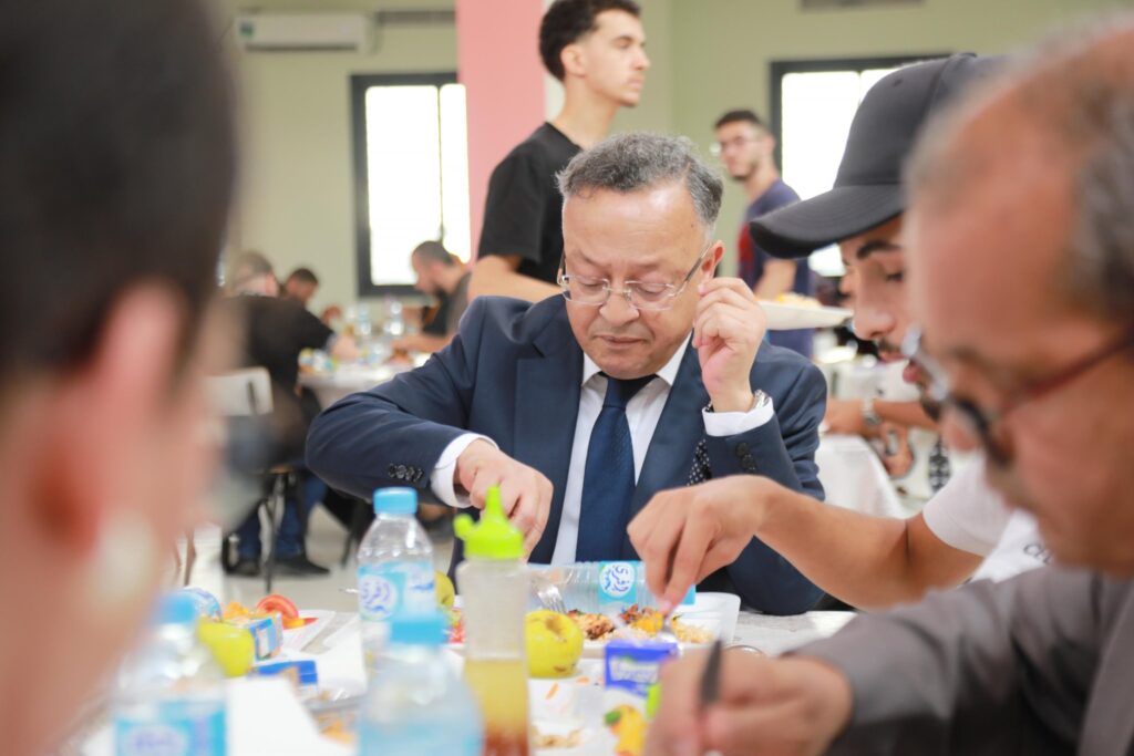 وزير التعليم العالي والبحث العلمي كمال بداري مطعم جامعي