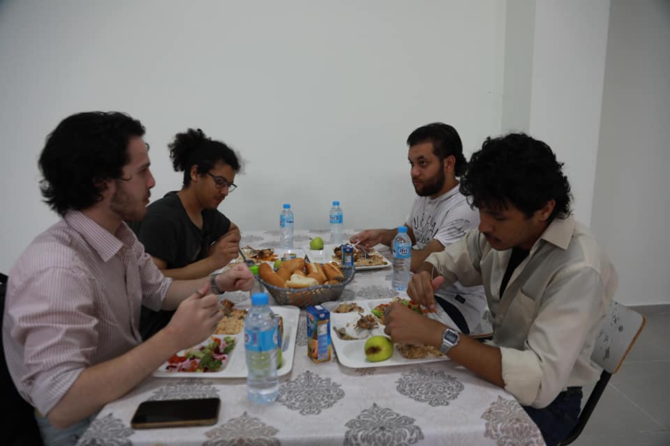 وزير التعليم العالي والبحث العلمي كمال بداري مطعم جامعي