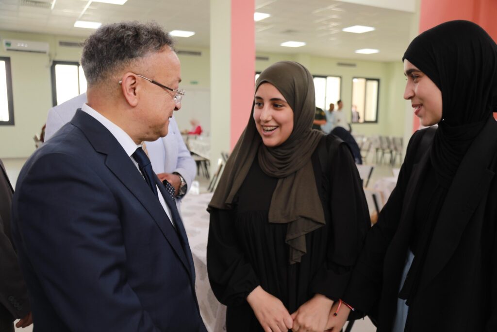 وزير التعليم العالي والبحث العلمي كمال بداري مطعم جامعي