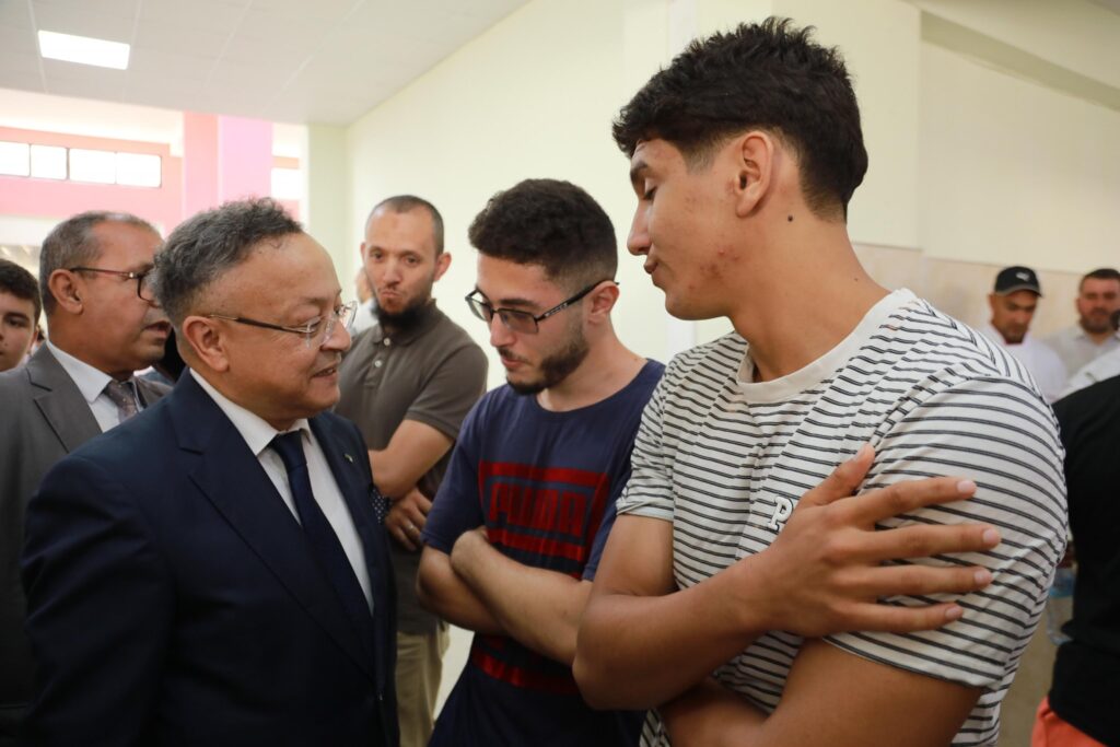 وزير التعليم العالي والبحث العلمي كمال بداري مطعم جامعي