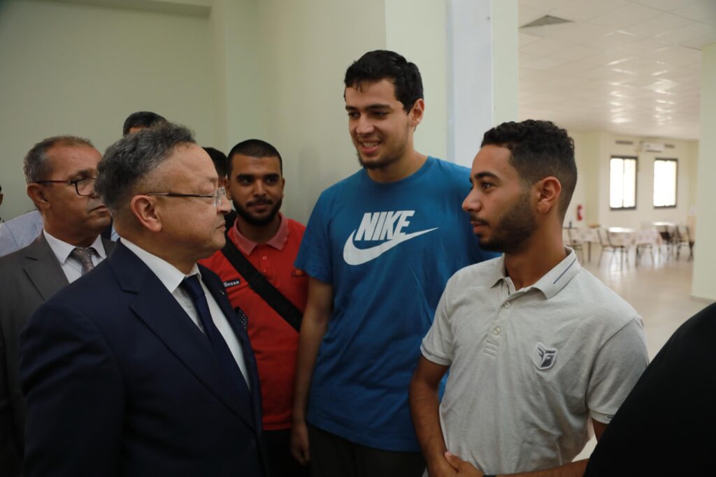 وزير التعليم العالي والبحث العلمي كمال بداري مطعم جامعي