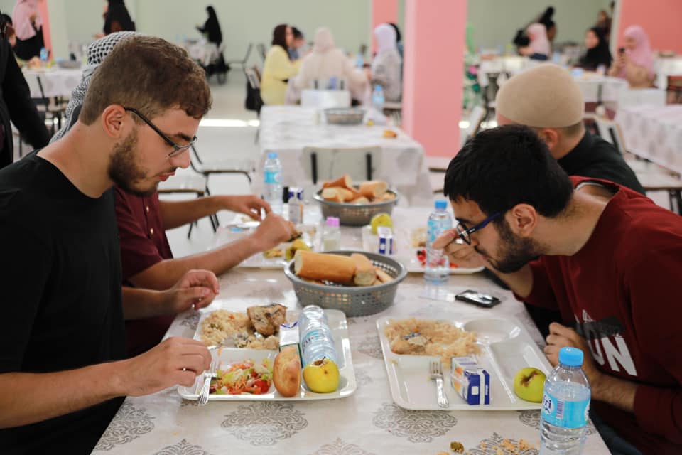 وزير التعليم العالي والبحث العلمي كمال بداري مطعم جامعي