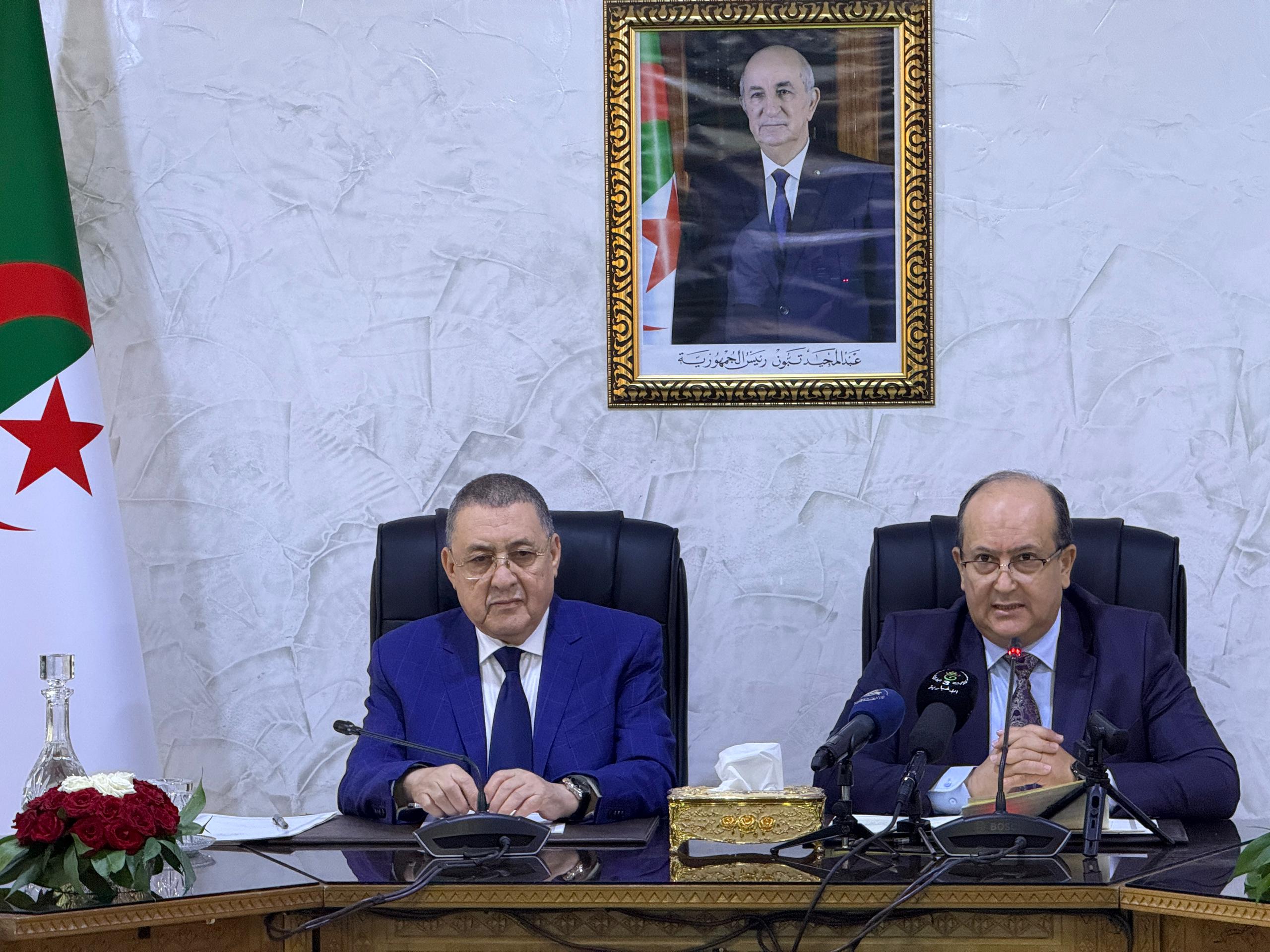 الوزير الأول سيفي غريب