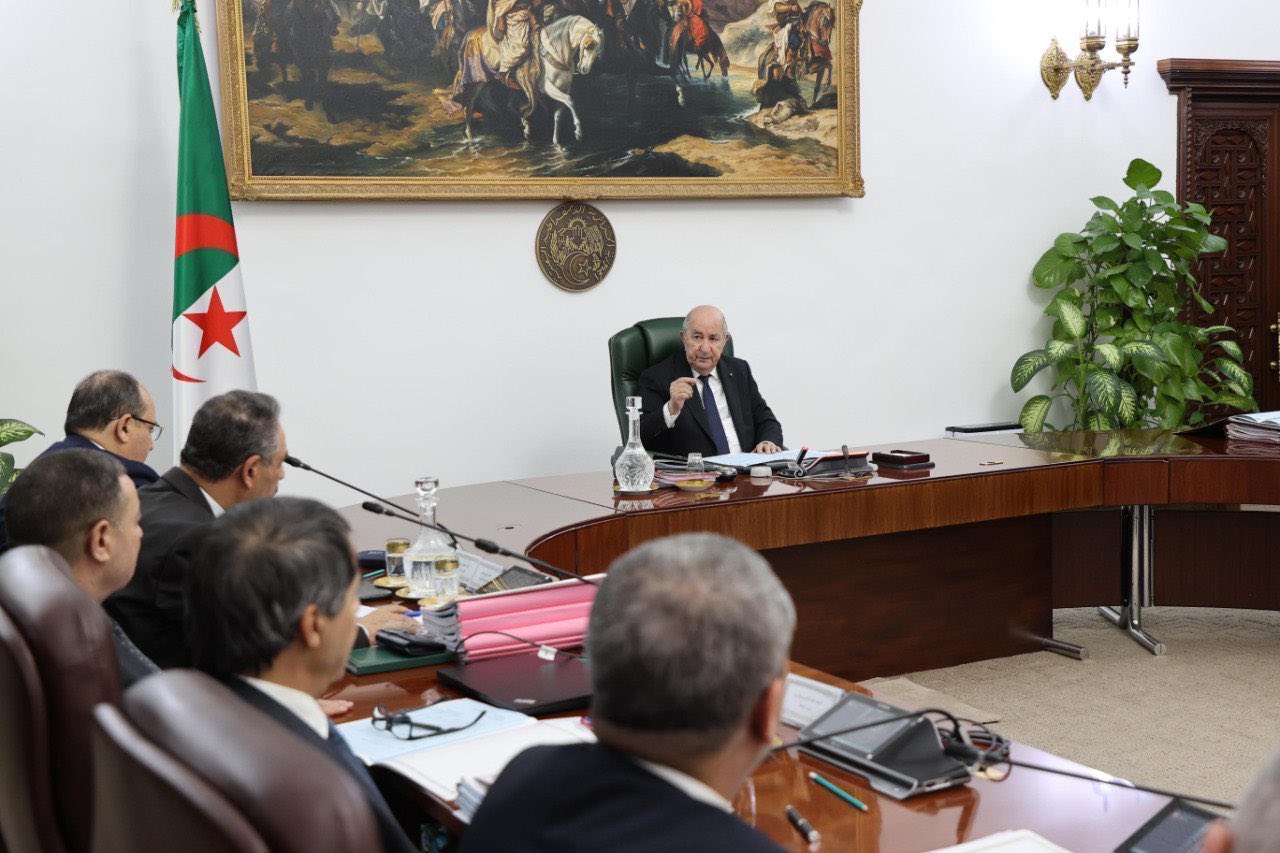 تبون مجلس الوزراء