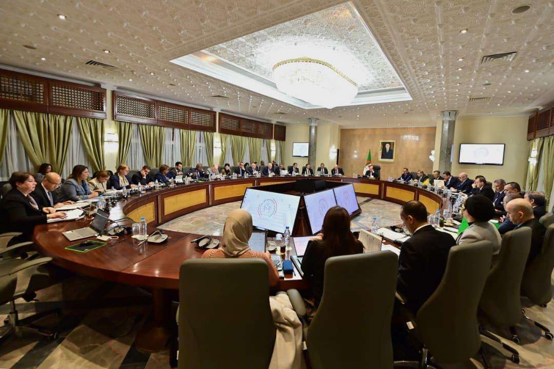 الوزير الأول سيفي غريب