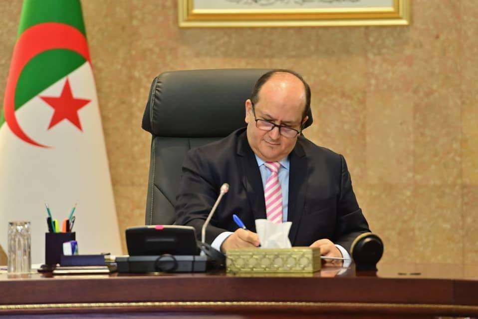 الوزير الأول سيفي غريب