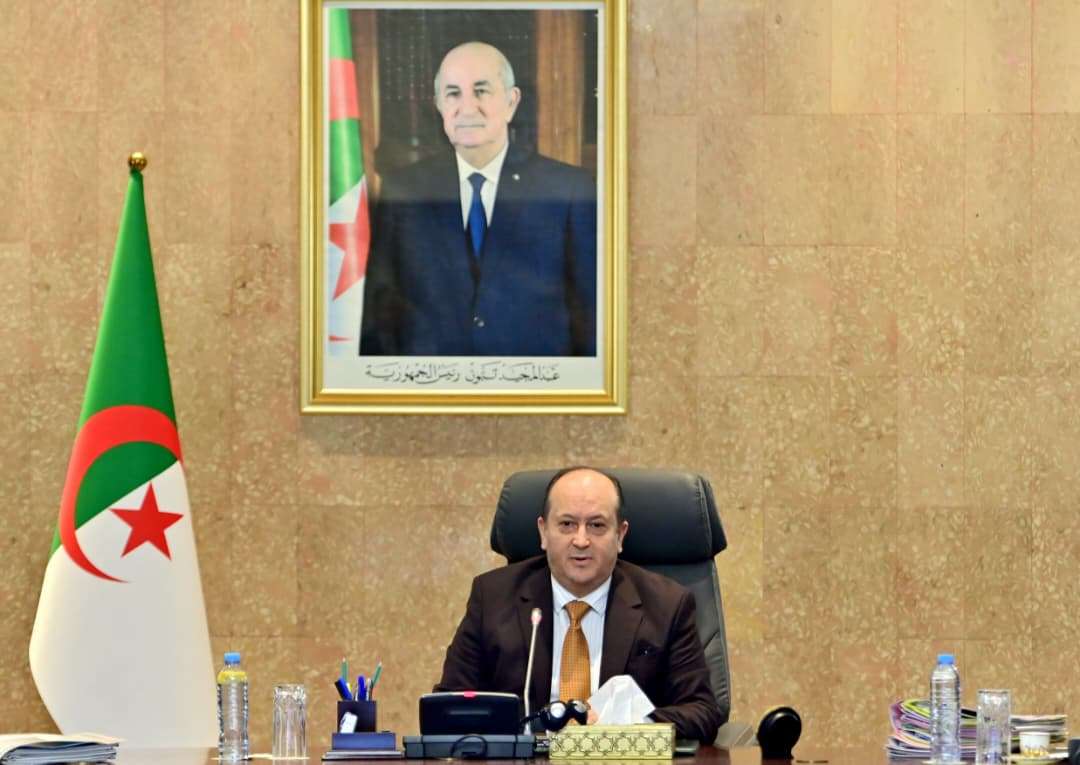 الوزير الأول يترأس اجتماعا للحكومة 