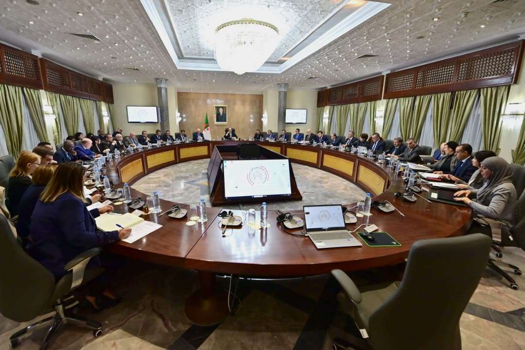 الوزير الأول سيفي غريب اجتماع الحكومة