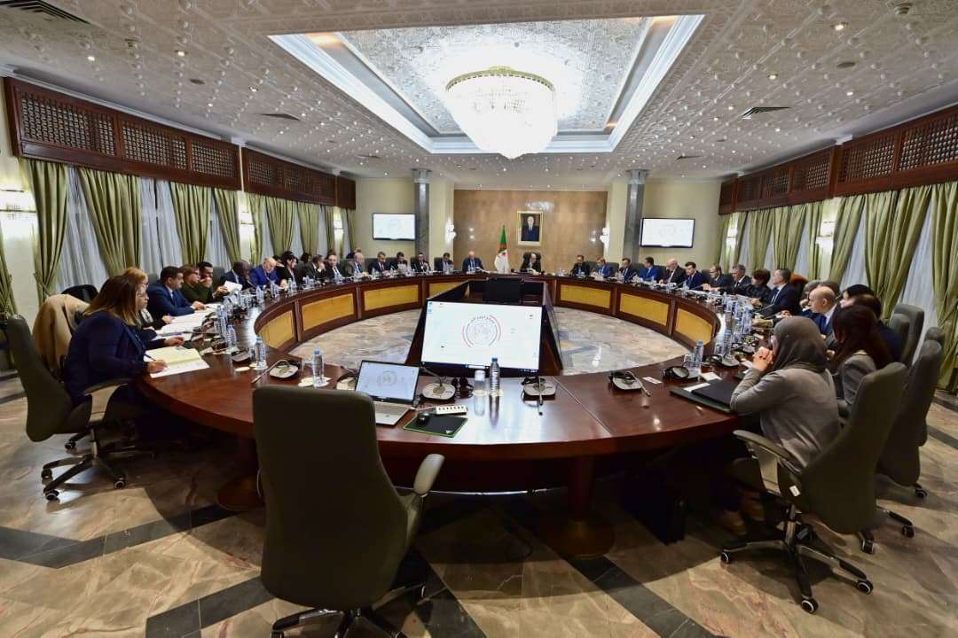 الوزير الأول سيفي غريب اجتماع الحكومة