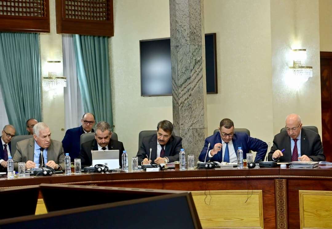 الوزير الأول يترأس اجتماعا للحكومة 