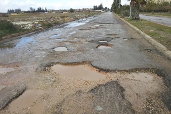 طرقات مهترئة