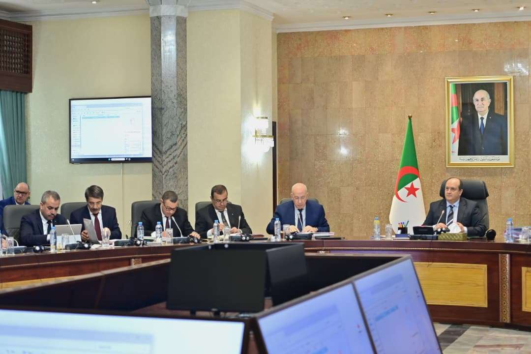 الوزير الأول سيفي غريب اجتماع الحكومة