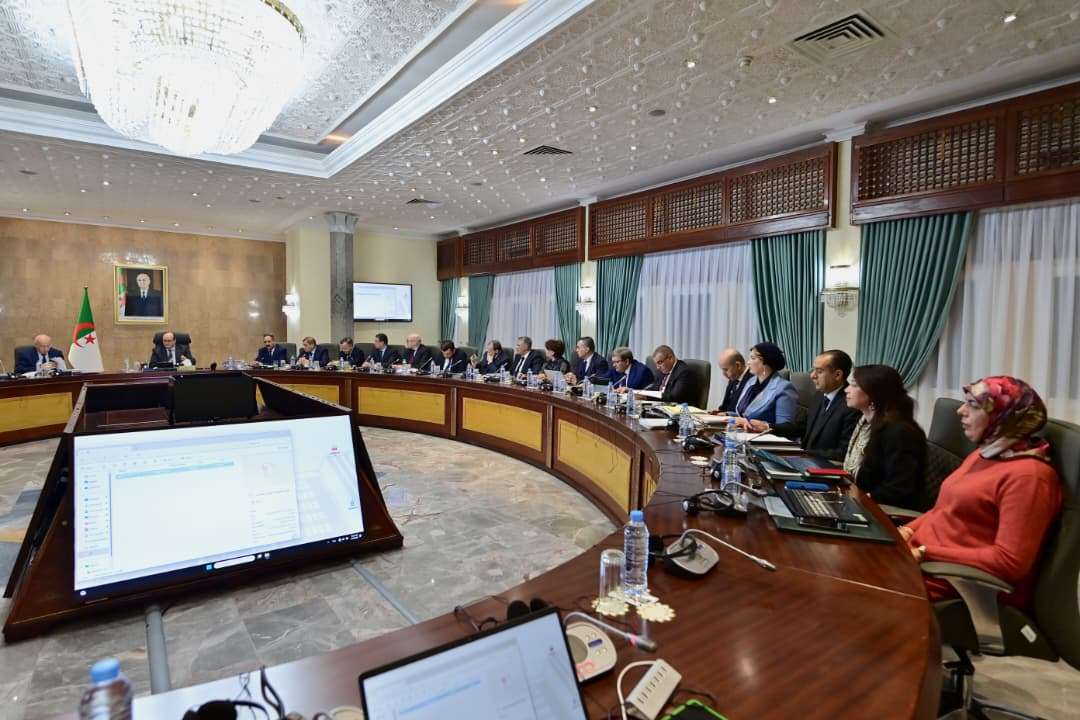 الوزير الأول سيفي غريب اجتماع الحكومة