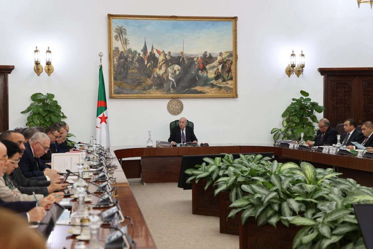 رئيس الجمهورية مجلس الوزراء