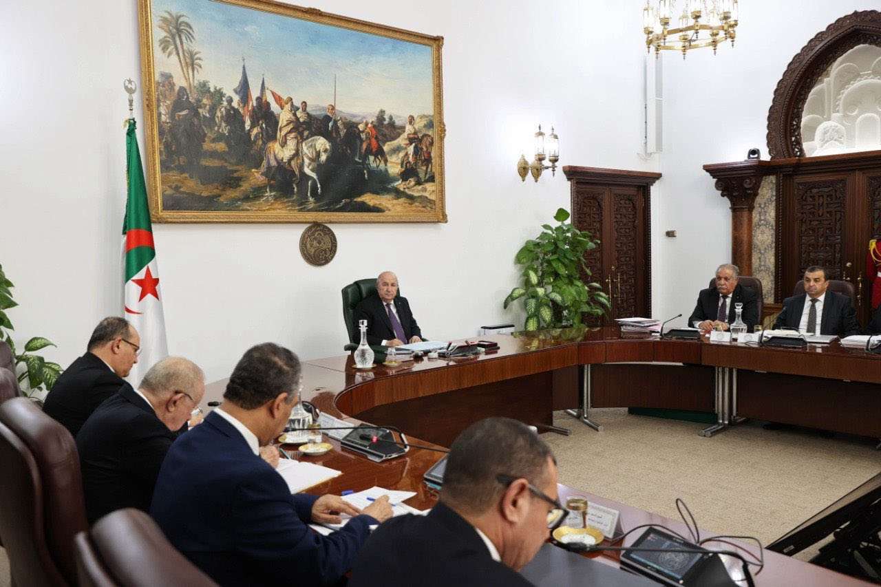 رئيس الجمهورية مجلس الوزراء