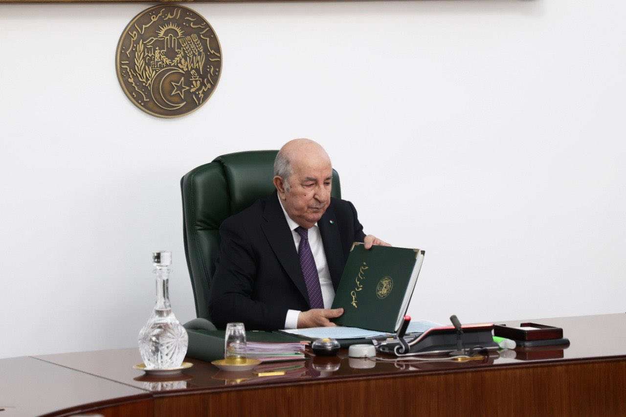 رئيس الجمهورية مجلس الوزراء