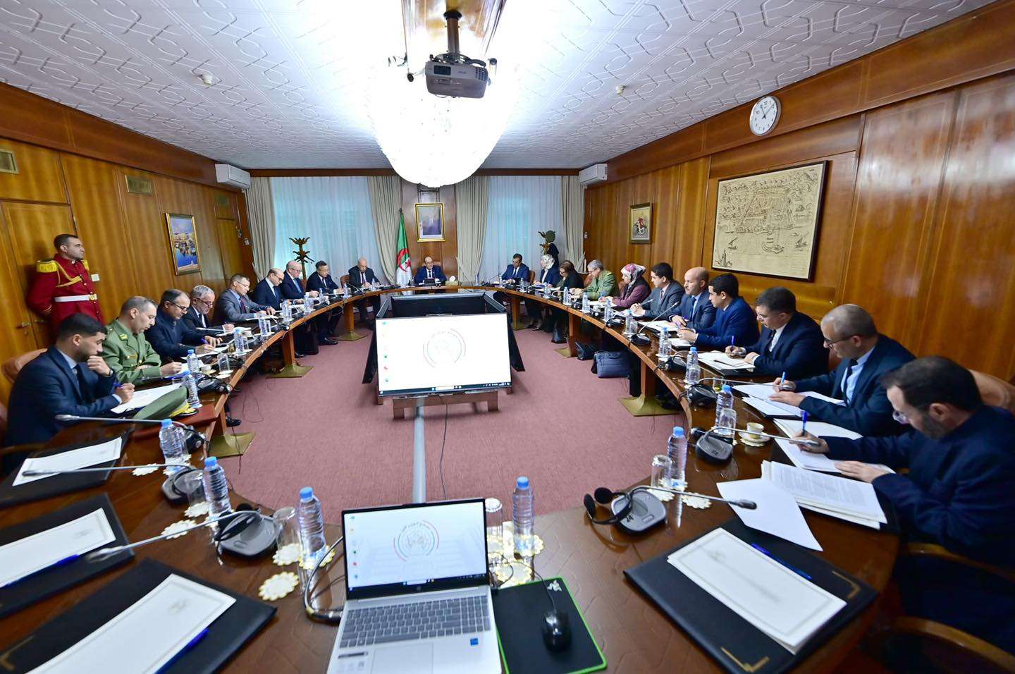 الوزير الأول سيفي غريب