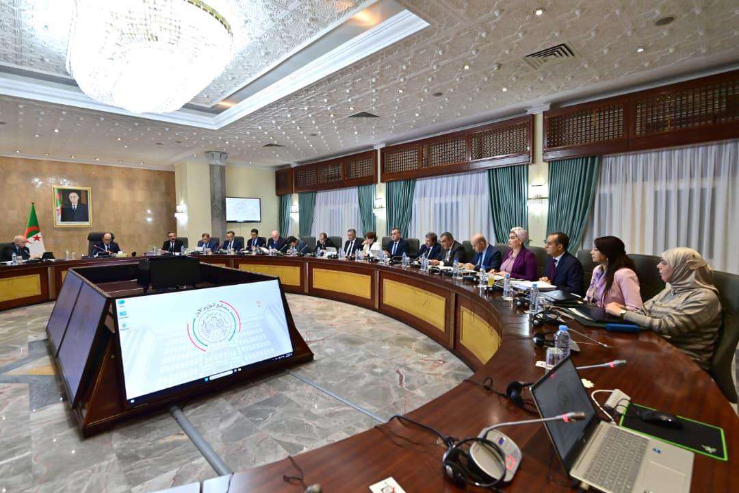 الوزير الأول سيفي غريب اجتماع الحكومة