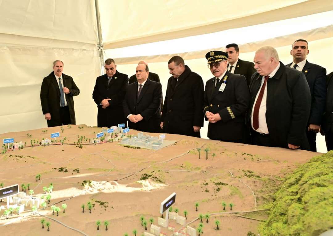الوزير الأول يتفقد مشروع تطوير الخط المنجمي الشرقي