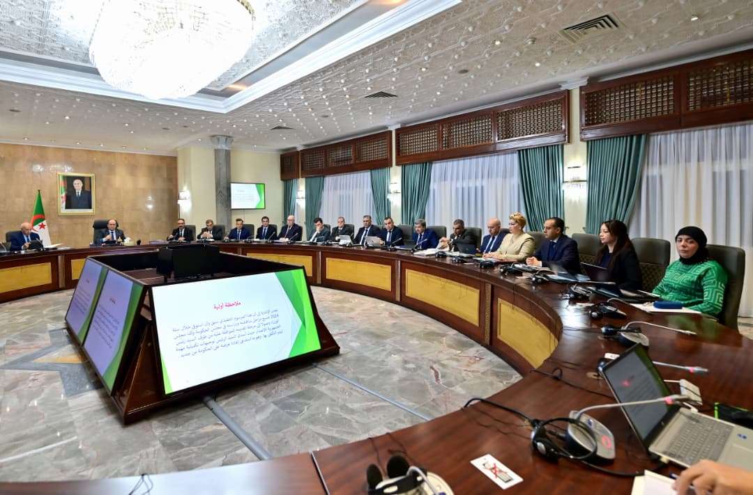 الوزير الأول سيفي غريب اجتماع الحكومة