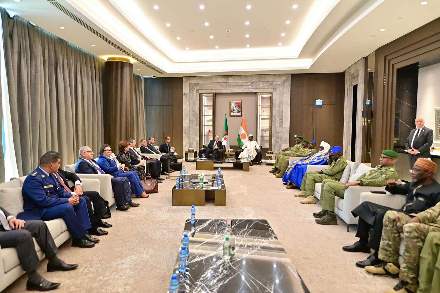 الوزير الأول يحلّ بالنيجر
