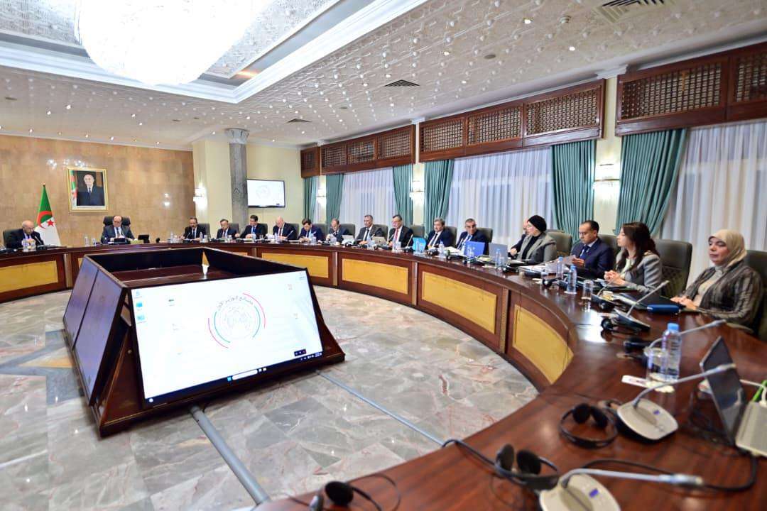 الوزير الأول سيفي غريب اجتماع الحكومة