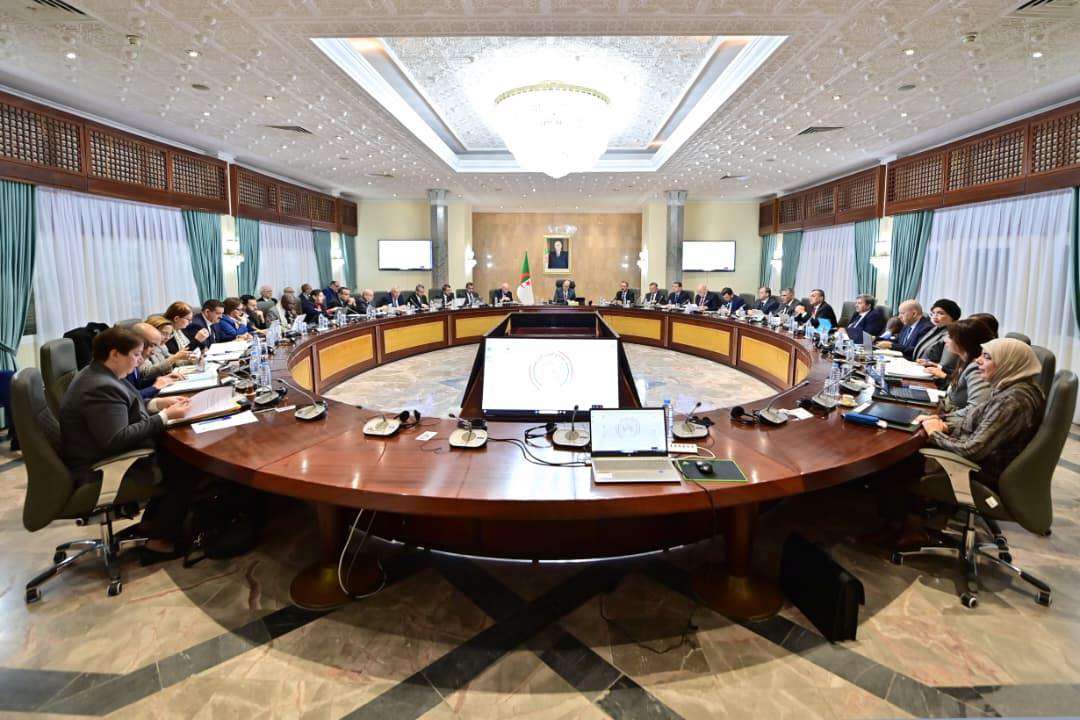 الوزير الأول سيفي غريب اجتماع الحكومة