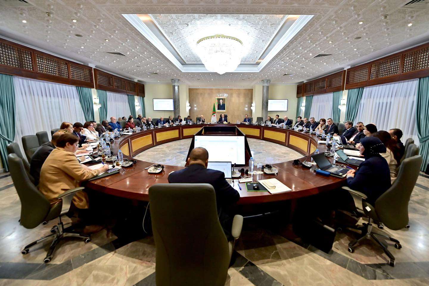 الوزير الأول سيفي غريب اجتماع الحكومة