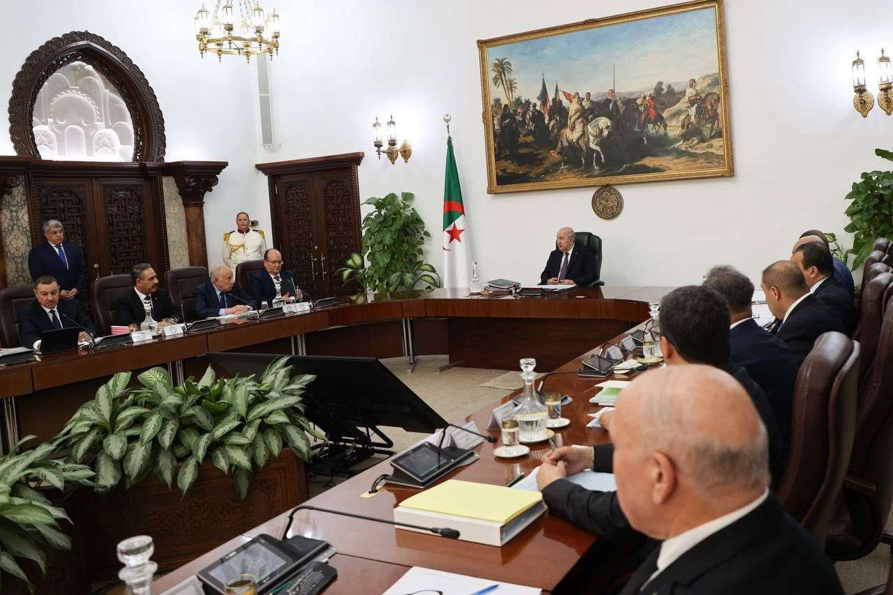 مجلس الوزراء رئيس الجمهورية عبد المجيد تبون