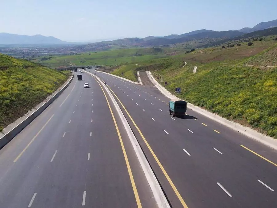الطريق السيارة شرق غرب