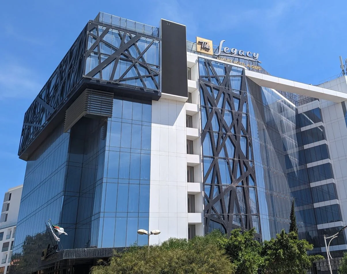 The Legacy Hotel فندق غلق تدنيس العلم الوطني