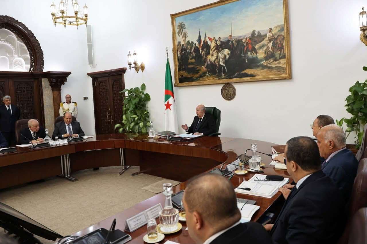 تبون مجلس الوزراء
