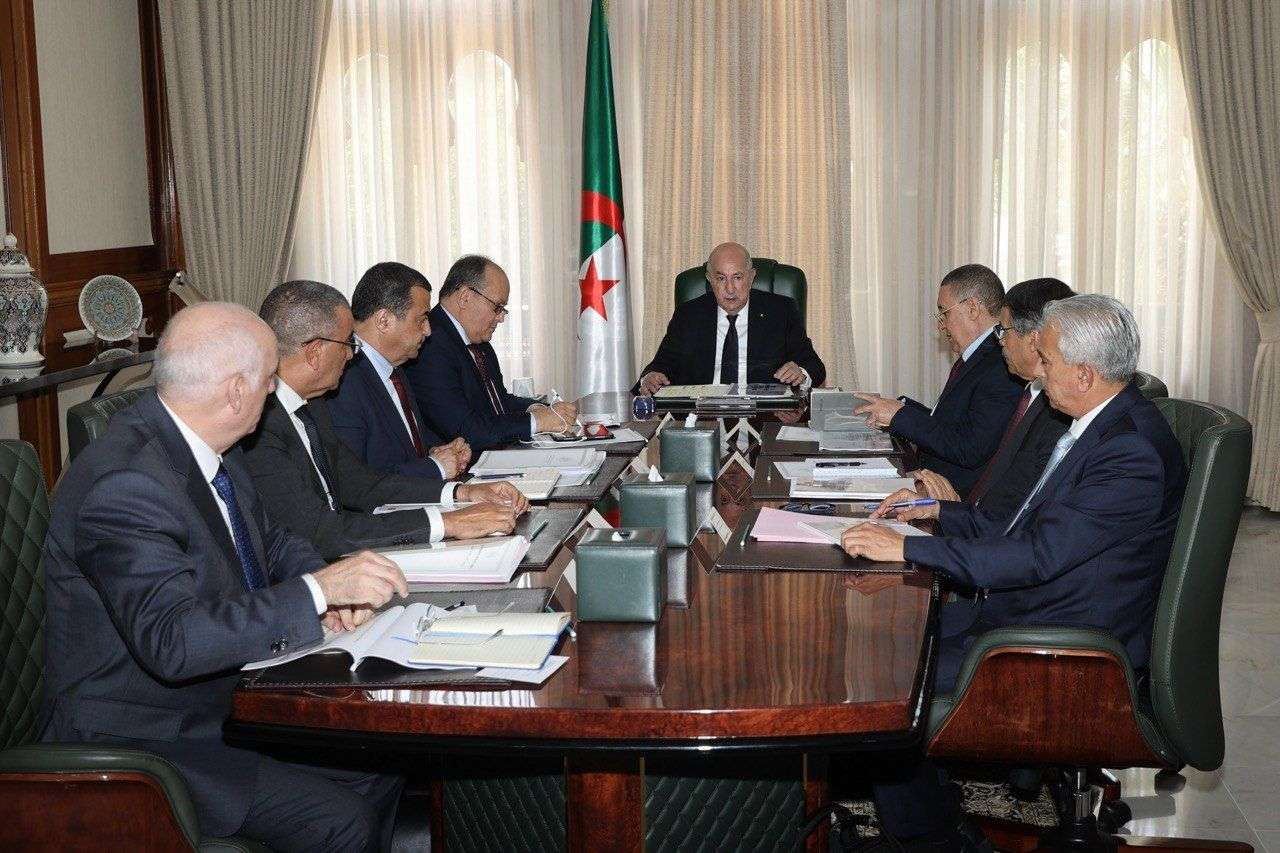 تبون اجتماع عمل