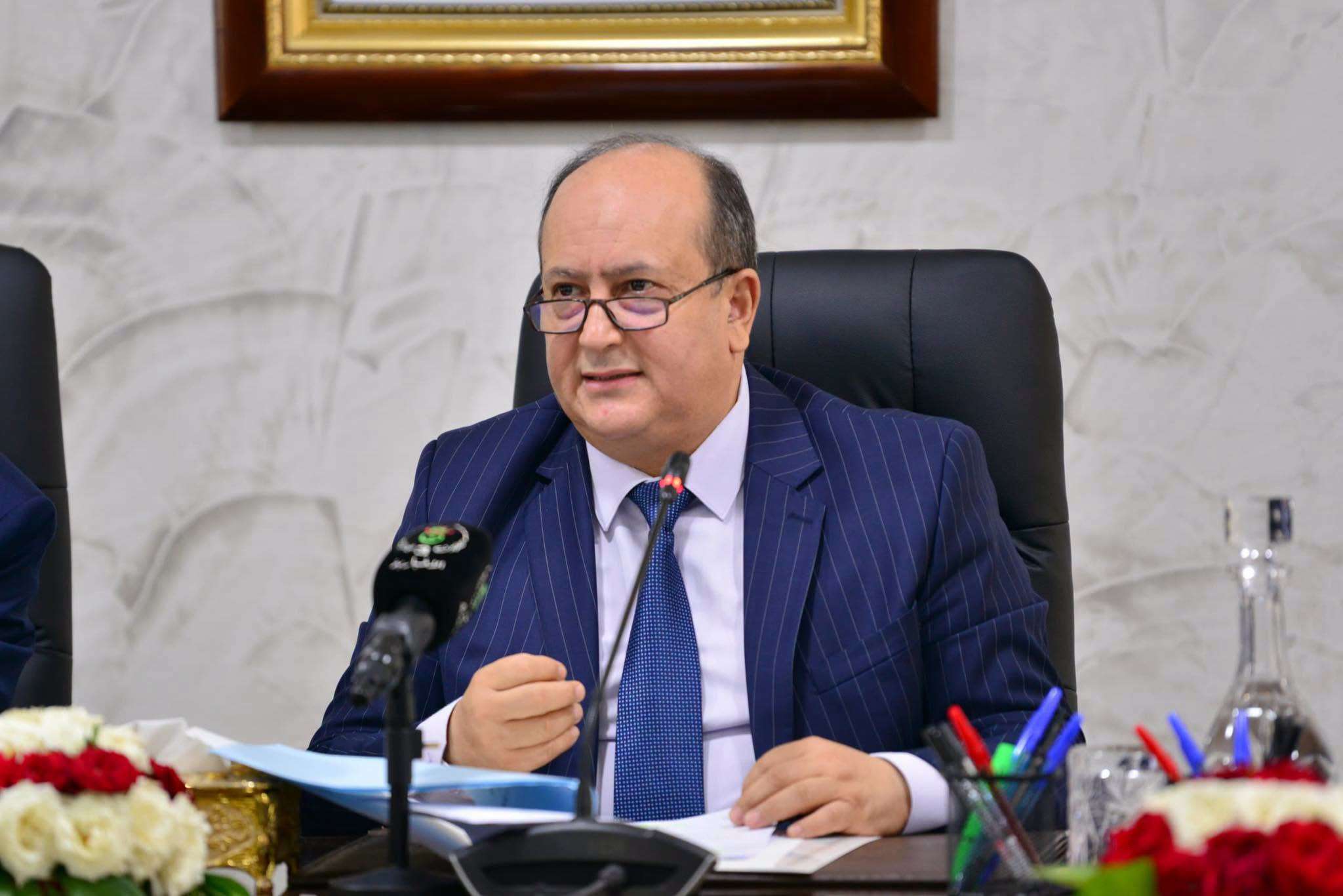الوزير الأول سيفي غريب