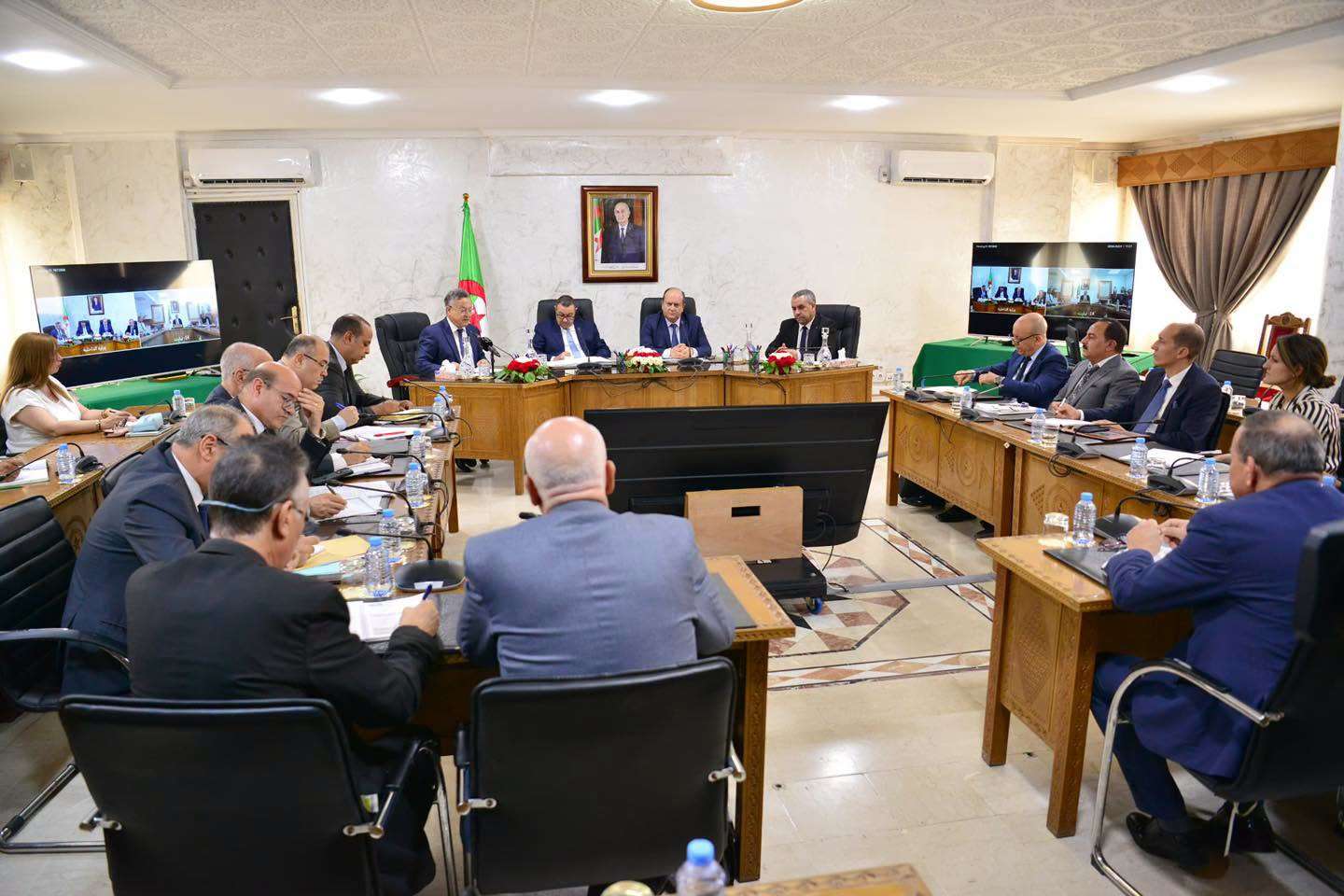 الوزير الأول سيفي غريب