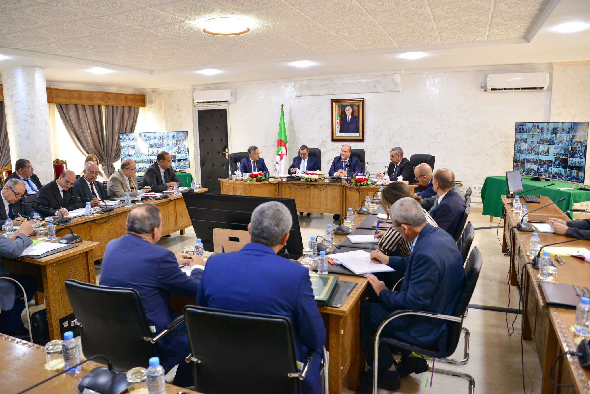 الوزير الأول سيفي غريب