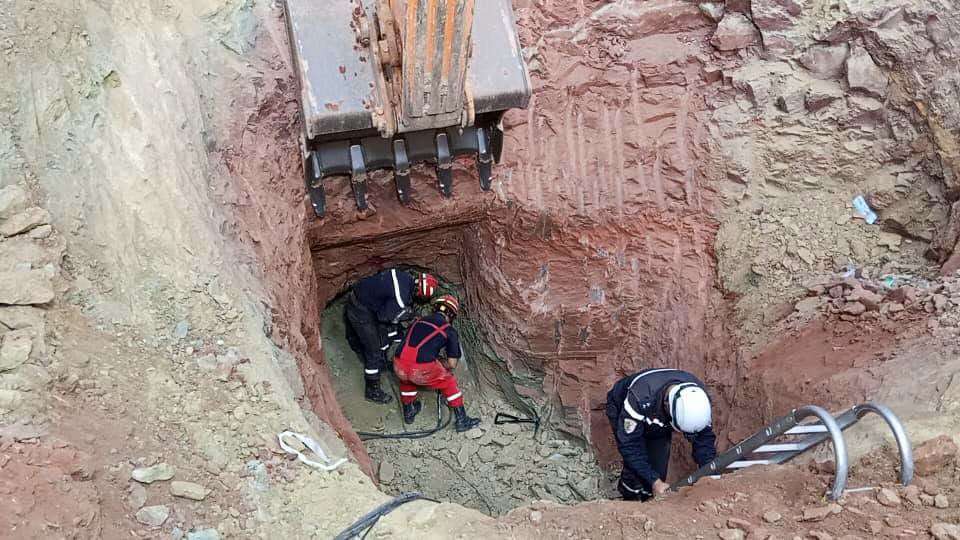 الطفل أيوب الغاسول البيض
