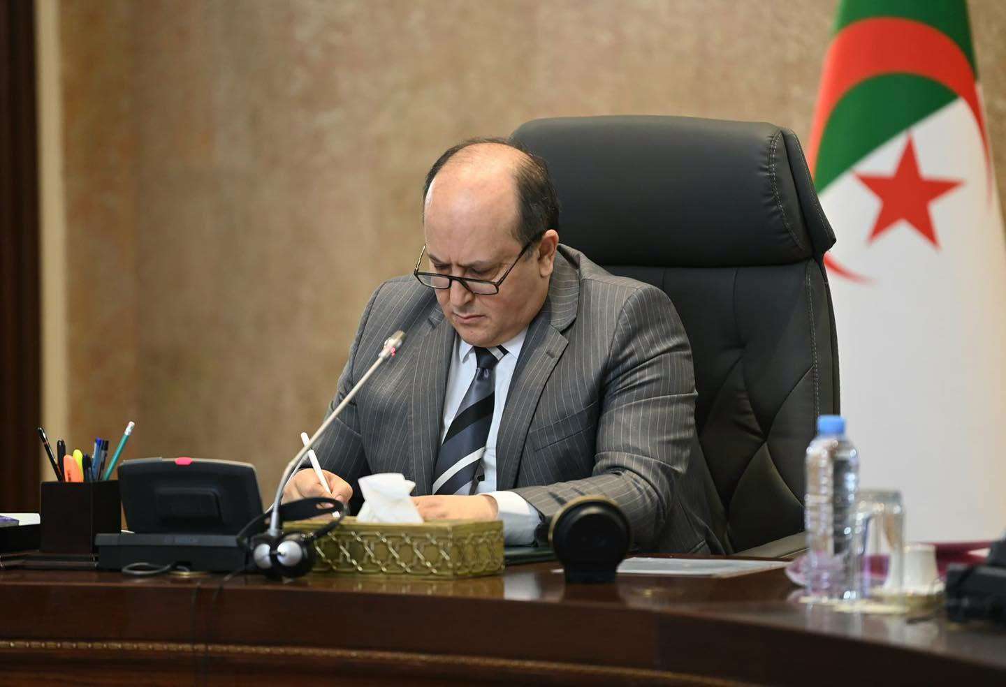 الوزير الأول سيفي غريب اجتماع الحكومة