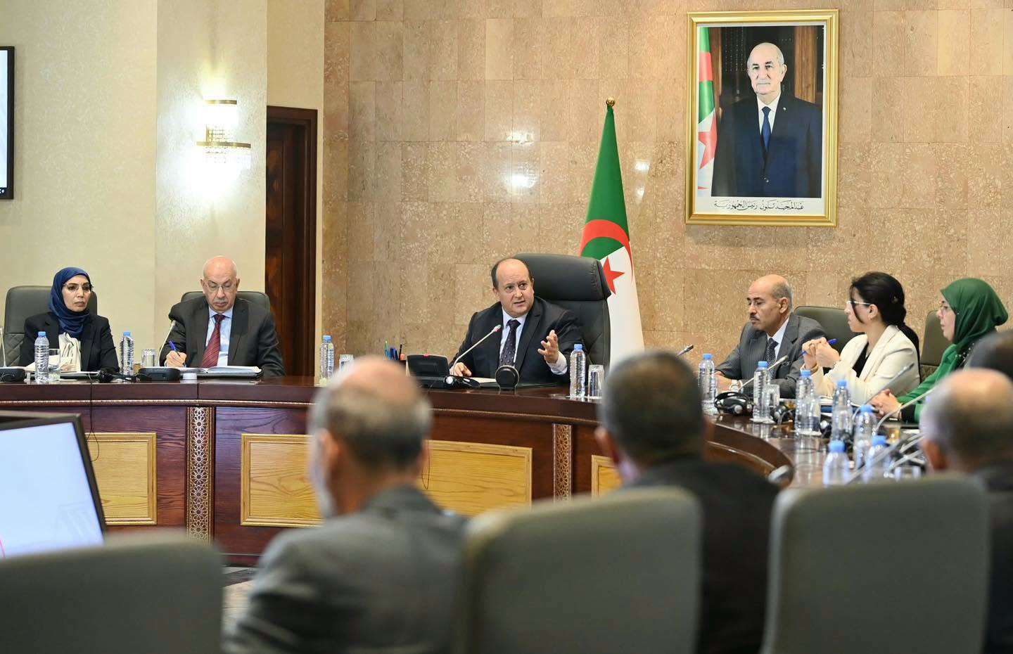 الوزير الأول سيفي غريب الأسعار