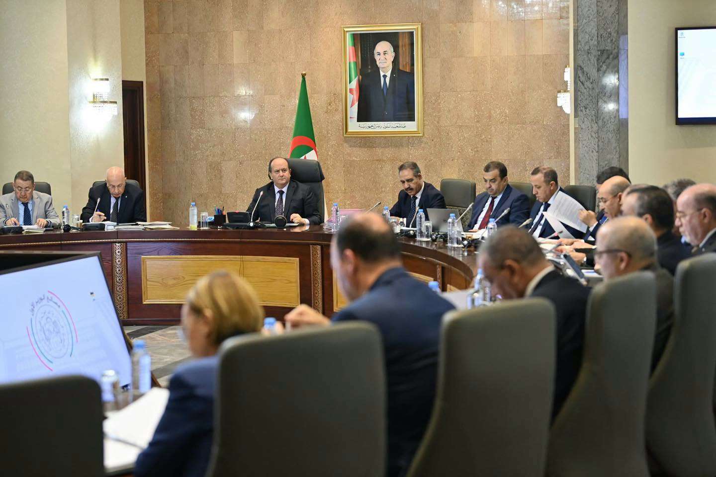 الوزير الأول سيفي غريب